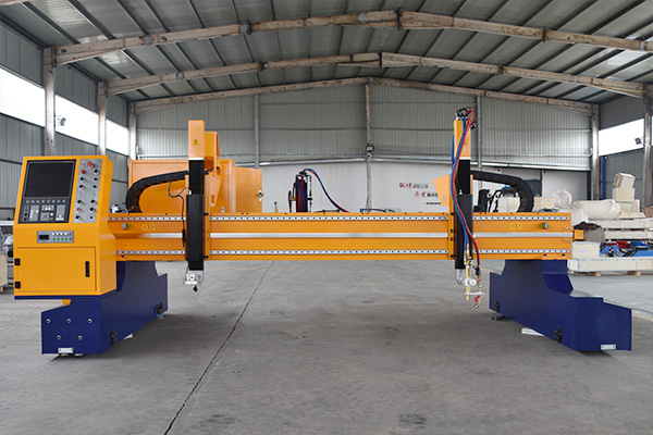 龍門式數(shù)控切割機(jī) 龍門式數(shù)控切割機(jī)