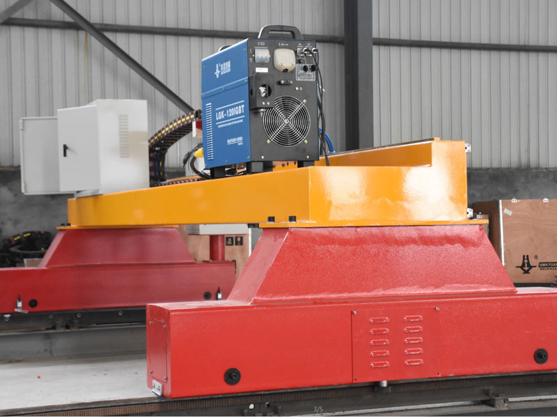 龍門式數(shù)控切割機是龍門切割的標配設備，專門用于板材切割