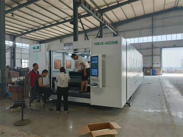 大包圍交換平臺激光切板機4